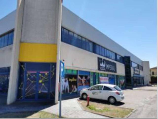 Locale Commerciale in vendita a Unione Comuni Modenesi Area Nord, Mirandola