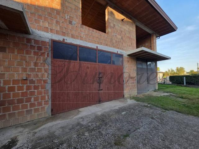 Locale Commerciale in vendita a Mirano, Veneto