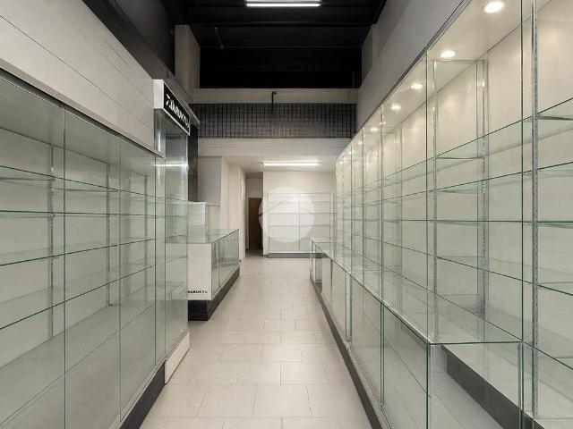 Locale Commerciale in vendita a Misano Adriatico, Reggio Emilia