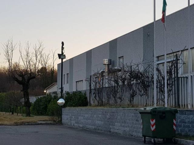 Locale Commerciale in vendita a Misinto, Lombardia