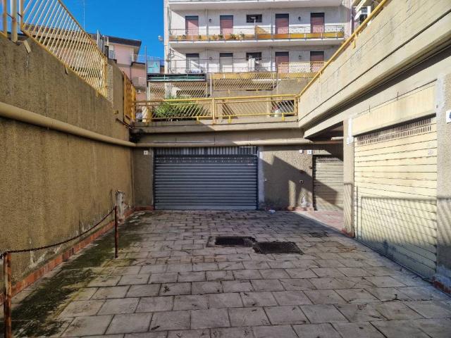 Locale Commerciale in vendita a Milicia, Misterbianco