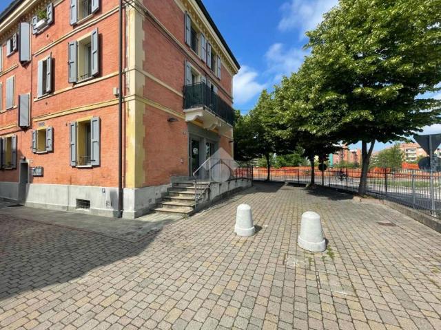 Locale Commerciale in vendita a Crocetta-San Lazzaro-Modena Est, Modena