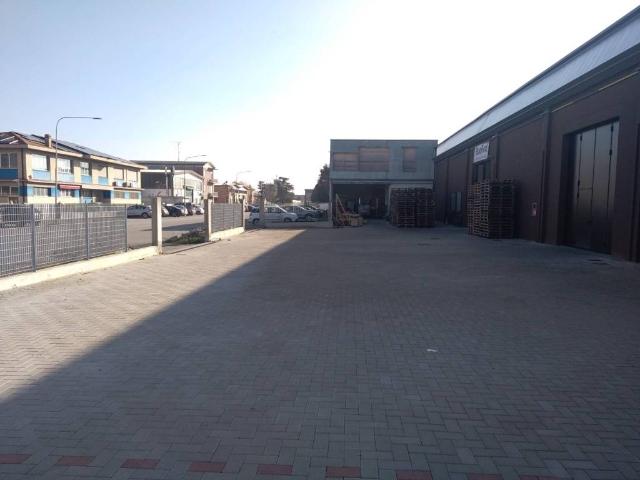 Locale Commerciale in vendita a Torrazzi, Modena