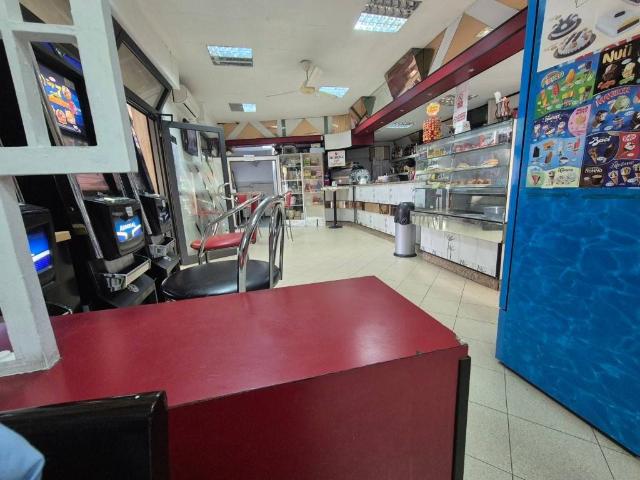Locale Commerciale in vendita a Crocetta-San Lazzaro-Modena Est, Modena