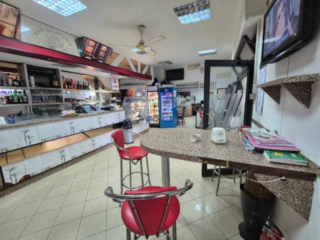 Locale Commerciale in vendita a Crocetta-San Lazzaro-Modena Est, Modena