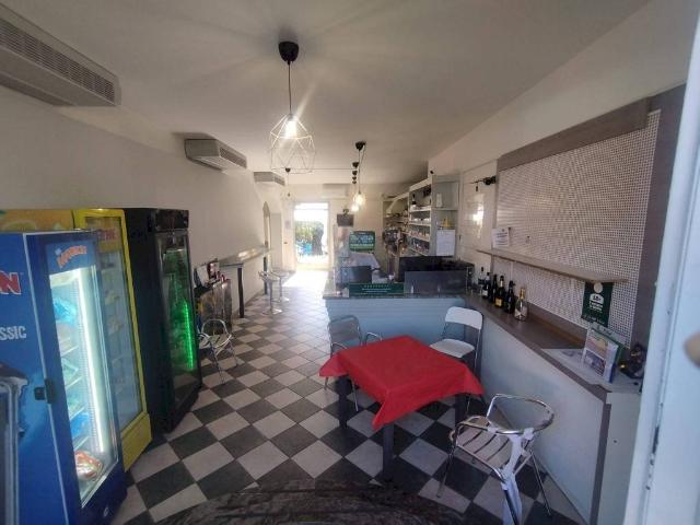 Locale Commerciale in vendita a Crocetta-San Lazzaro-Modena Est, Modena