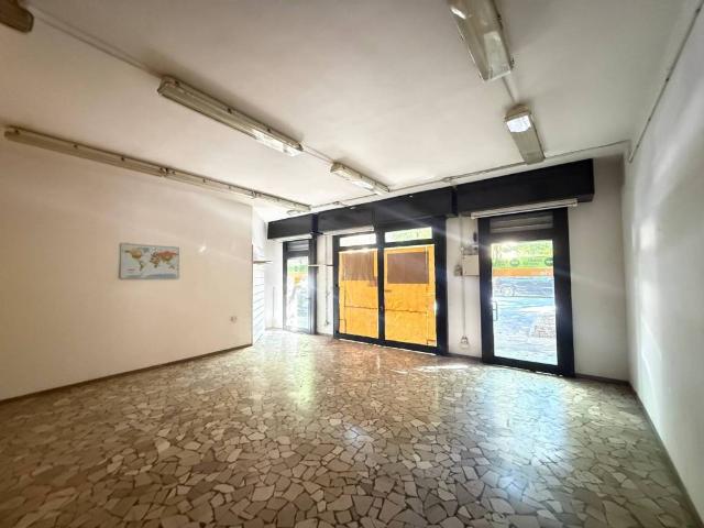 Locale Commerciale in vendita a Sacca, Modena