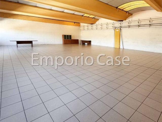 Locale Commerciale in vendita a Crocetta-San Lazzaro-Modena Est, Modena