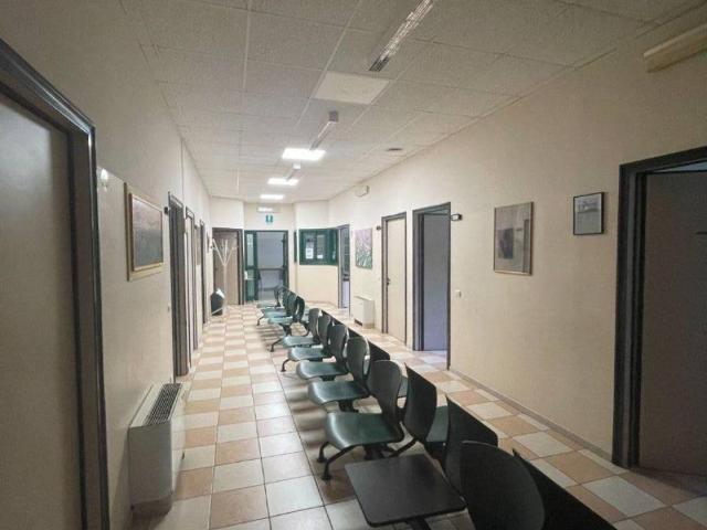 Locale Commerciale in vendita a Crocetta-San Lazzaro-Modena Est, Modena