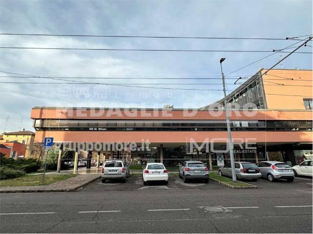 Locale Commerciale in vendita a Buon Pastore-Sant'Agnese-San Damaso, Modena