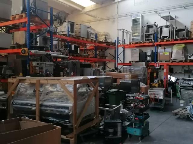 Locale Commerciale in vendita a Crocetta-San Lazzaro-Modena Est, Modena