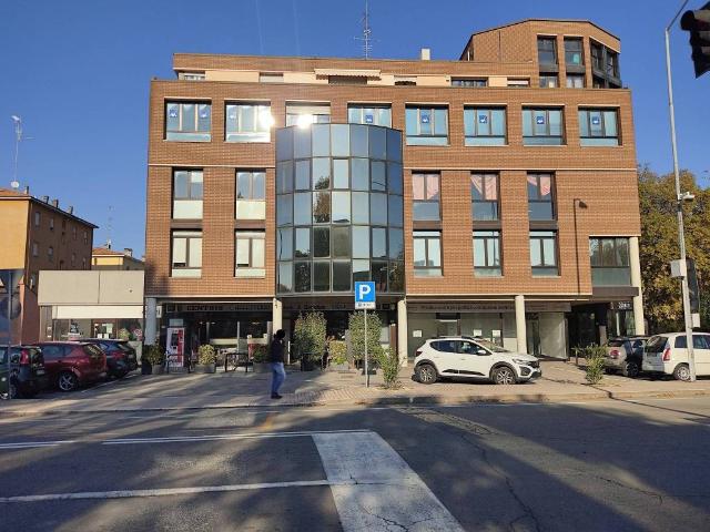 Locale Commerciale in vendita a San Lazzaro, Modena