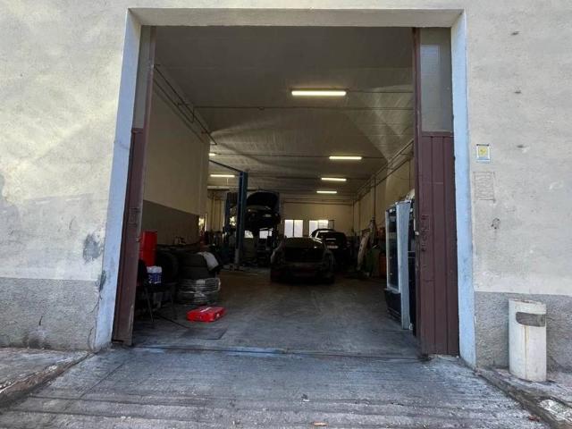 Locale Commerciale in vendita a Crocetta-San Lazzaro-Modena Est, Modena