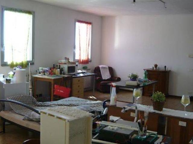 Locale Commerciale in vendita a Crocetta-San Lazzaro-Modena Est, Modena