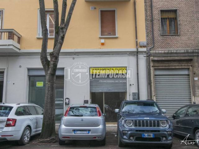 Locale Commerciale in vendita a Buon Pastore-Sant'Agnese-San Damaso, Modena