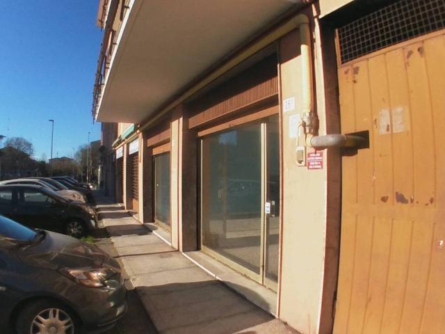 Locale Commerciale in vendita a Crocetta-San Lazzaro-Modena Est, Modena