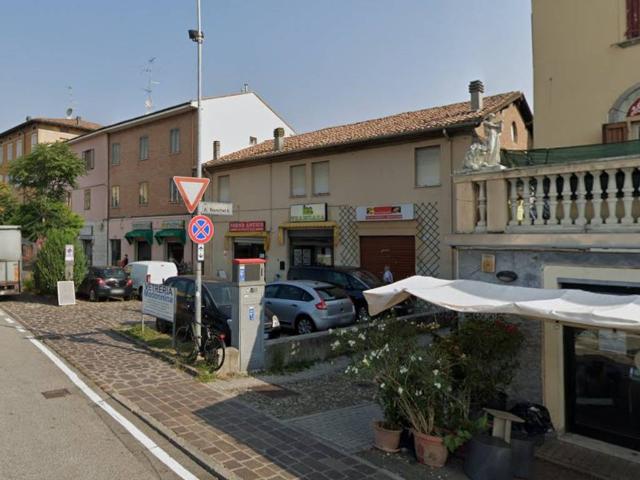 Locale Commerciale in vendita a San Faustino-Madonnina-Quattroville, Modena
