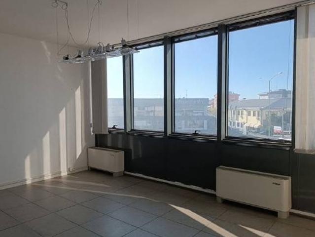 Locale Commerciale in vendita a San Lazzaro, Modena