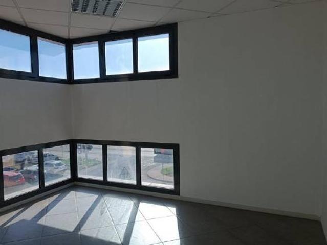 Locale Commerciale in vendita a Crocetta-San Lazzaro-Modena Est, Modena