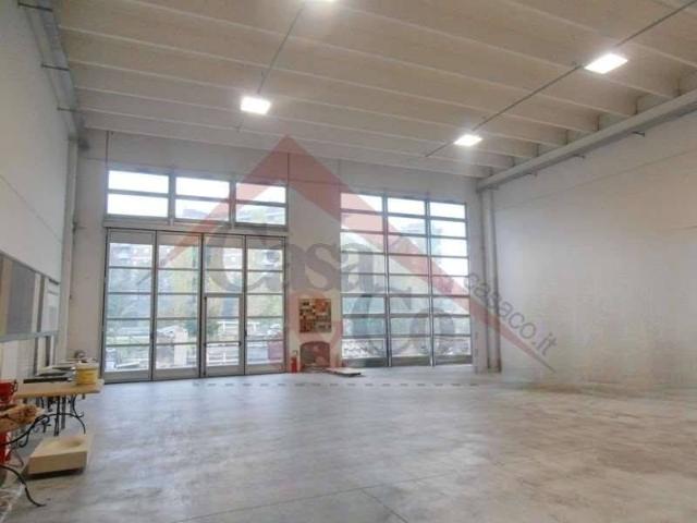 Locale Commerciale in vendita a Torrazzi, Modena