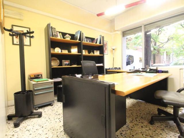Locale Commerciale in vendita a Crocetta-San Lazzaro-Modena Est, Modena