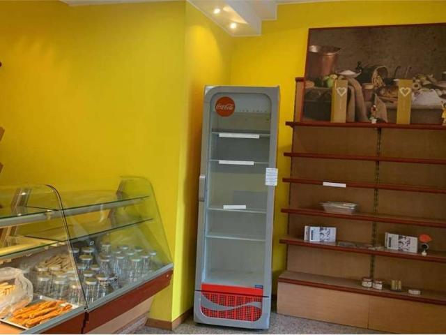 Locale Commerciale in vendita a Crocetta-San Lazzaro-Modena Est, Modena