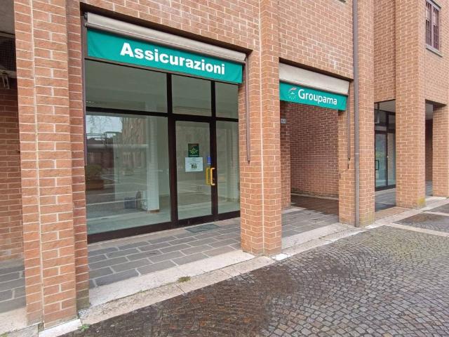 Locale Commerciale in vendita a Crocetta-San Lazzaro-Modena Est, Modena