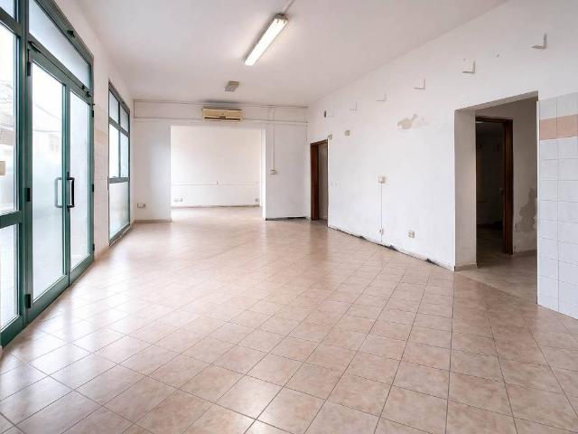 Locale Commerciale in vendita a Crocetta-San Lazzaro-Modena Est, Modena