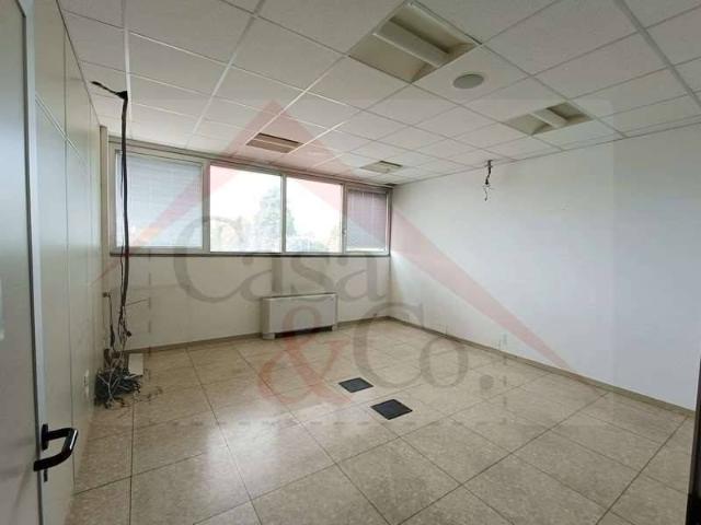 Locale Commerciale in vendita a Torrazzi, Modena