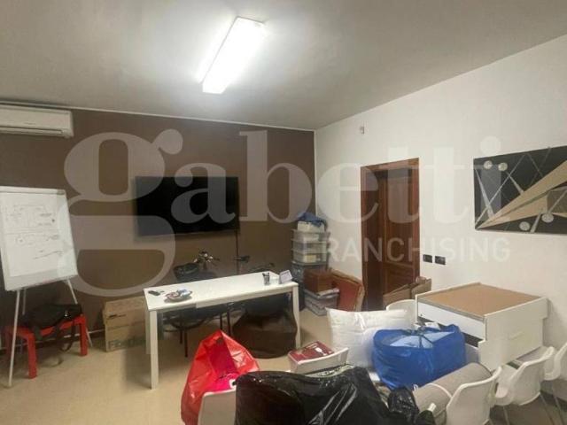 Locale Commerciale in vendita a Crocetta-San Lazzaro-Modena Est, Modena