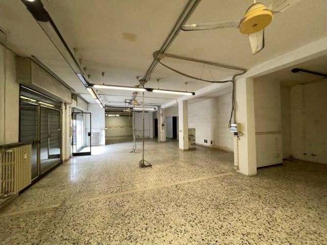 Locale Commerciale in vendita a Crocetta-San Lazzaro-Modena Est, Modena