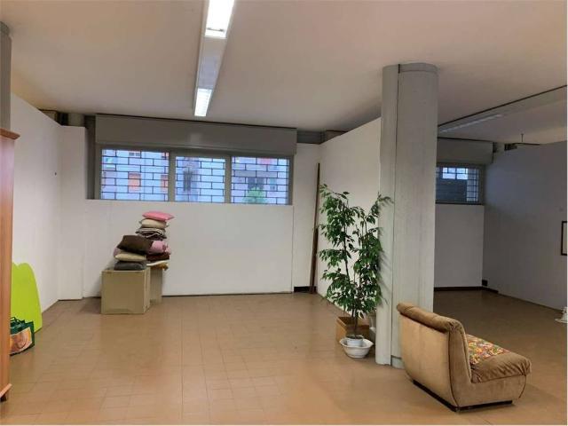 Locale Commerciale in vendita a Crocetta-San Lazzaro-Modena Est, Modena