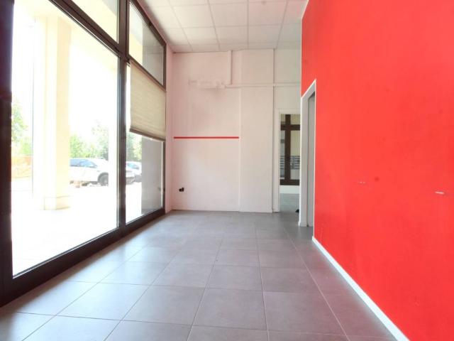 Locale Commerciale in vendita a Crocetta-San Lazzaro-Modena Est, Modena