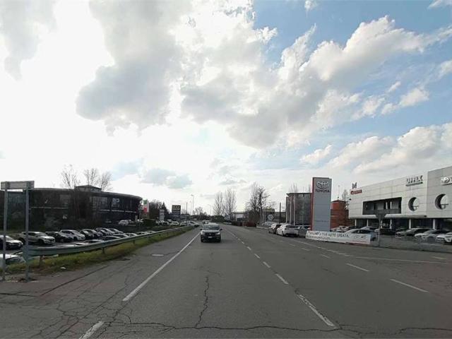 Locale Commerciale in vendita a Tre Olmi, Modena