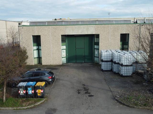 Locale Commerciale in vendita a Crocetta-San Lazzaro-Modena Est, Modena