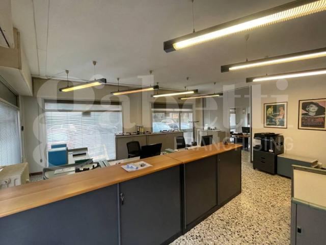 Locale Commerciale in vendita a Crocetta-San Lazzaro-Modena Est, Modena