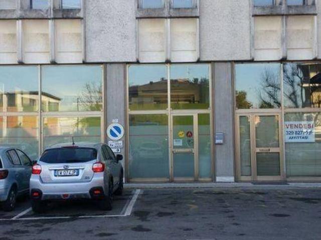 Locale Commerciale in vendita a Centro Storico, Modena