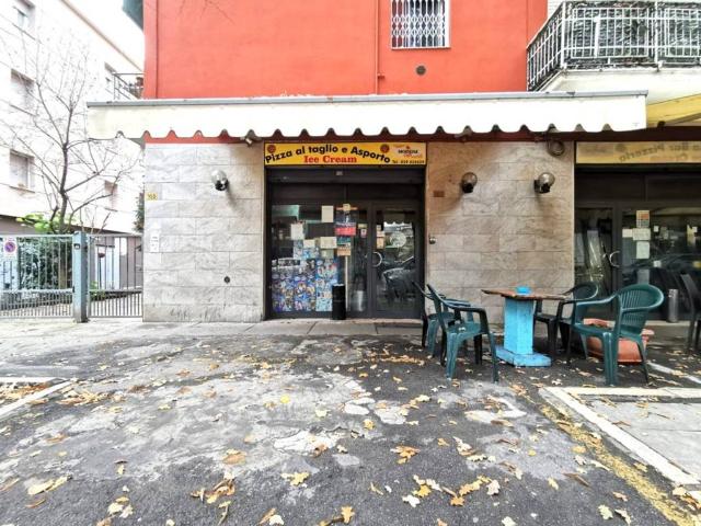 Locale Commerciale in vendita a Crocetta-San Lazzaro-Modena Est, Modena