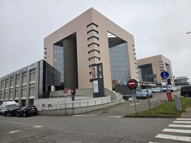 Locale Commerciale in vendita a Centro Storico, Modena