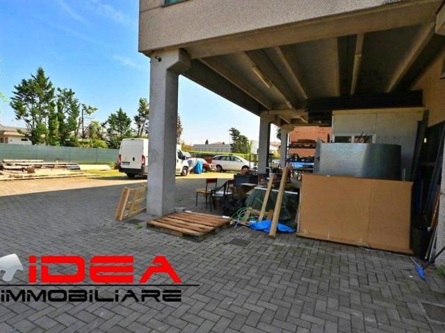 Locale Commerciale in vendita a San Faustino-Madonnina-Quattroville, Modena