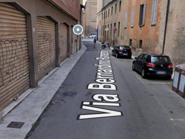 Locale Commerciale in vendita a Centro Storico, Modena