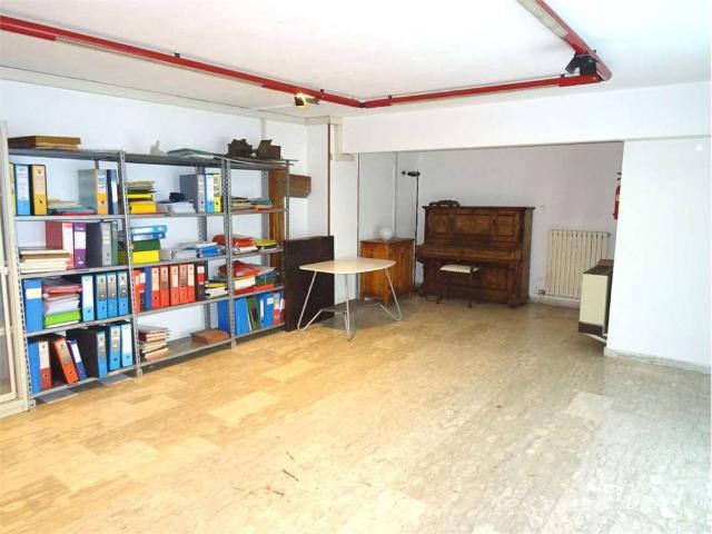 Locale Commerciale in vendita a Crocetta, Modena