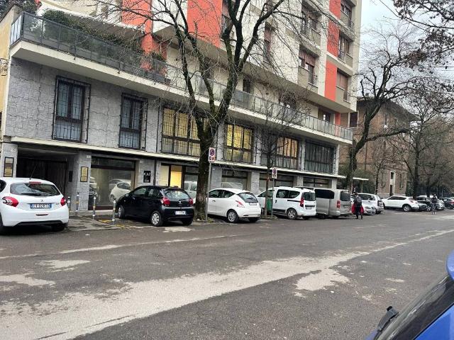 Locale Commerciale in vendita a Sant'Agnese, Modena