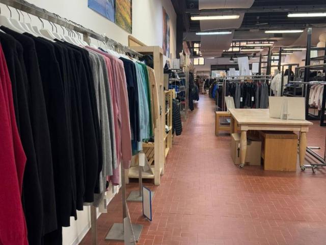 Locale Commerciale in vendita a Buon Pastore-Sant'Agnese-San Damaso, Modena