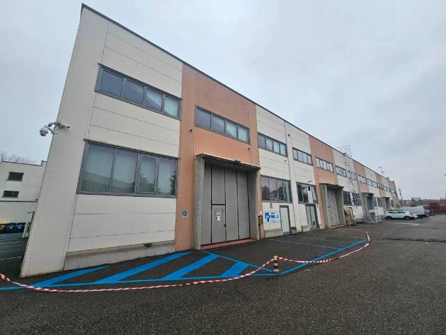 Locale Commerciale in vendita a Crocetta-San Lazzaro-Modena Est, Modena