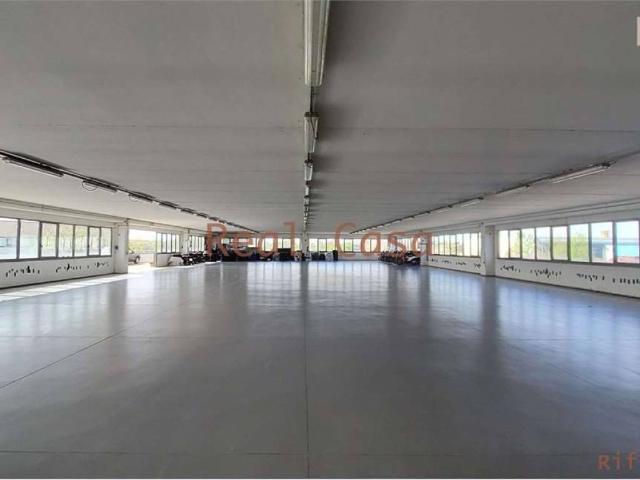 Locale Commerciale in vendita a Torrazzi, Modena