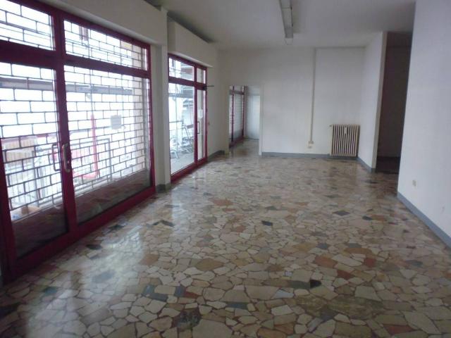Locale Commerciale in vendita a Crocetta-San Lazzaro-Modena Est, Modena