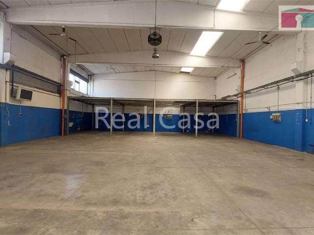 Locale Commerciale in vendita a Torrazzi, Modena