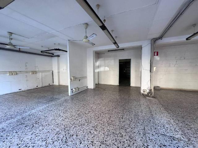 Locale Commerciale in vendita a Crocetta-San Lazzaro-Modena Est, Modena