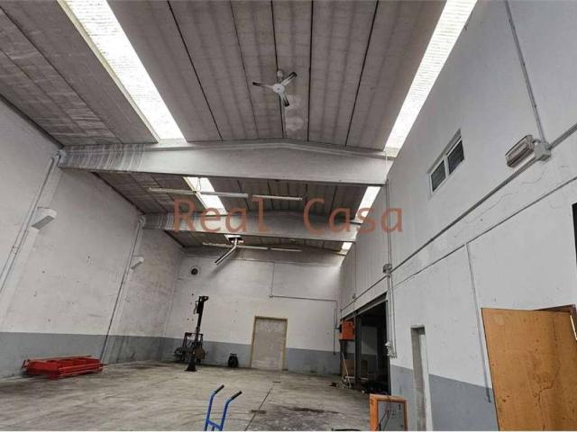 Locale Commerciale in vendita a Torrazzi, Modena